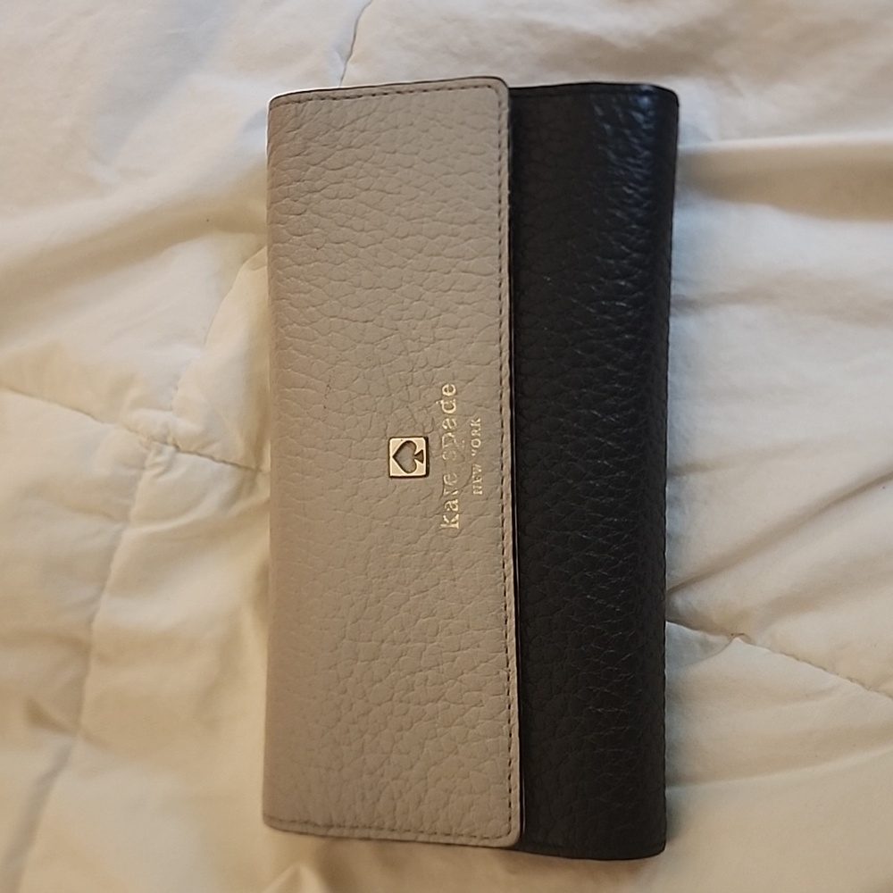 Kate Spade Black and Beige Wallet